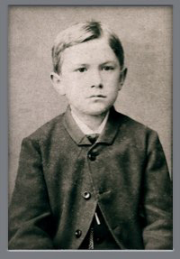Rudolf Hesse, 1880, im Alter von 9 Jahren