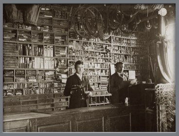 Innenansicht des Ladens von Michel Hesse in Saarlouis um 1890
